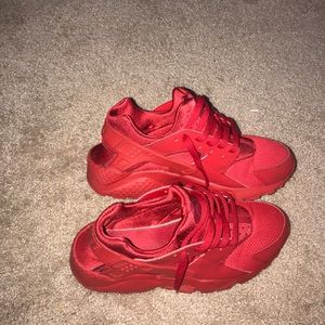Nike Shoes - Size 6 huaraches Nike Shoes - Size 6 huaraches